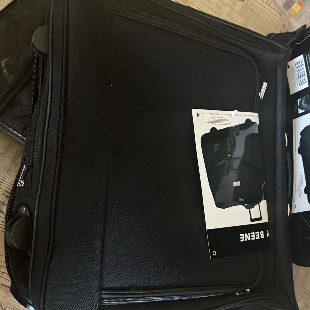 Geoffrey Beene Travel Luggage Bag Rolling Garment Carrier, clothing organizer